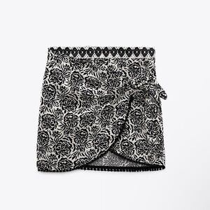 Zara Black and White Floral Mini Skirt